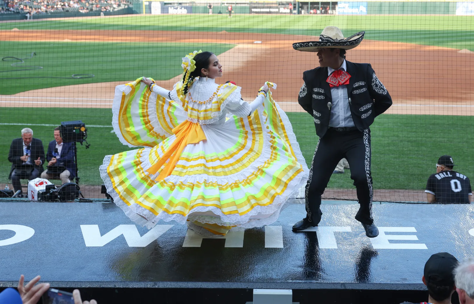 Ballet Folklórico de Chicago Performs at Mexican Heritage Night